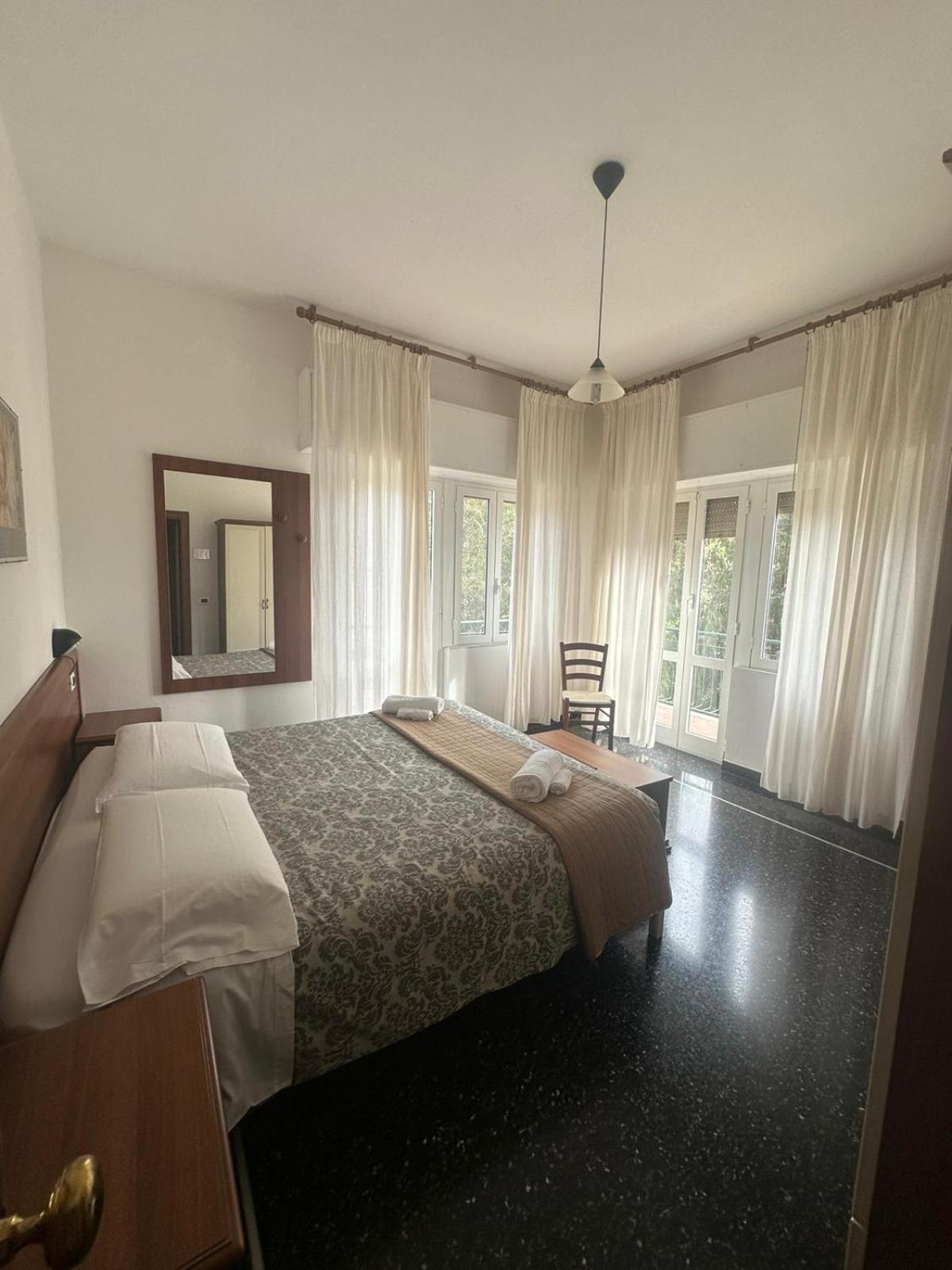 Hotel La Pineta Cogoleto Ngoại thất bức ảnh