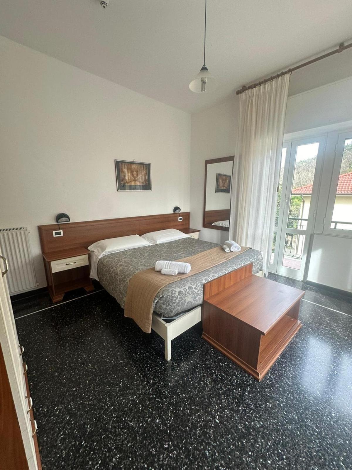 Hotel La Pineta Cogoleto Ngoại thất bức ảnh
