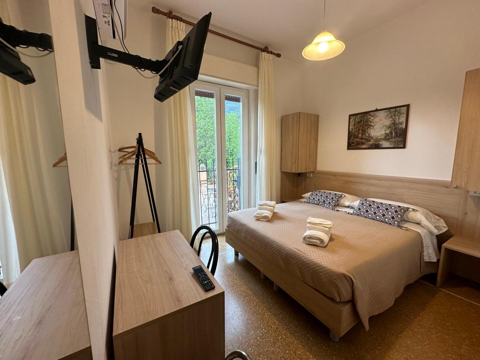 Hotel La Pineta Cogoleto Ngoại thất bức ảnh